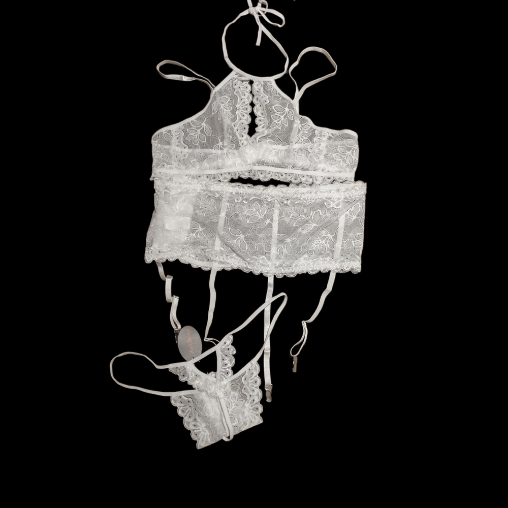 Nwt Avid love 3 piece lingerie set